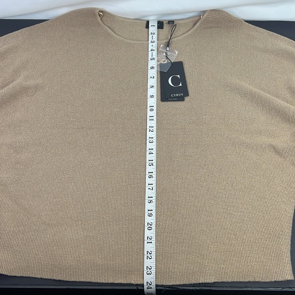 Cyrus bat-winged lightweight sweater - Picture 11 of 11